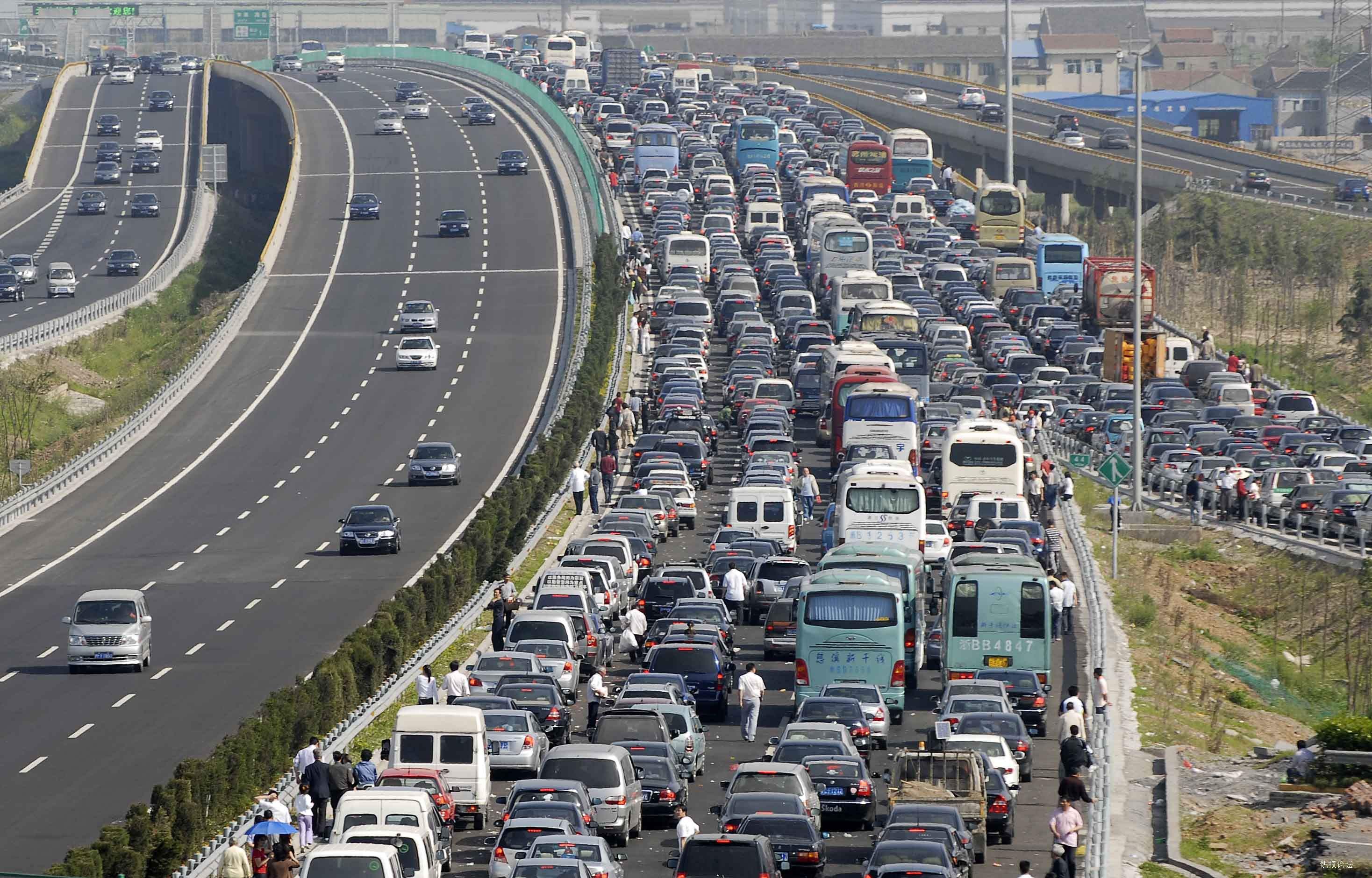 昭通公安部交管局：全国道路交通流量有所下降但仍处高位运行