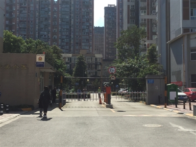 昭通小区限高杆拦住救护车，家属欲起诉物业 限高杆耽搁了抢救时间？